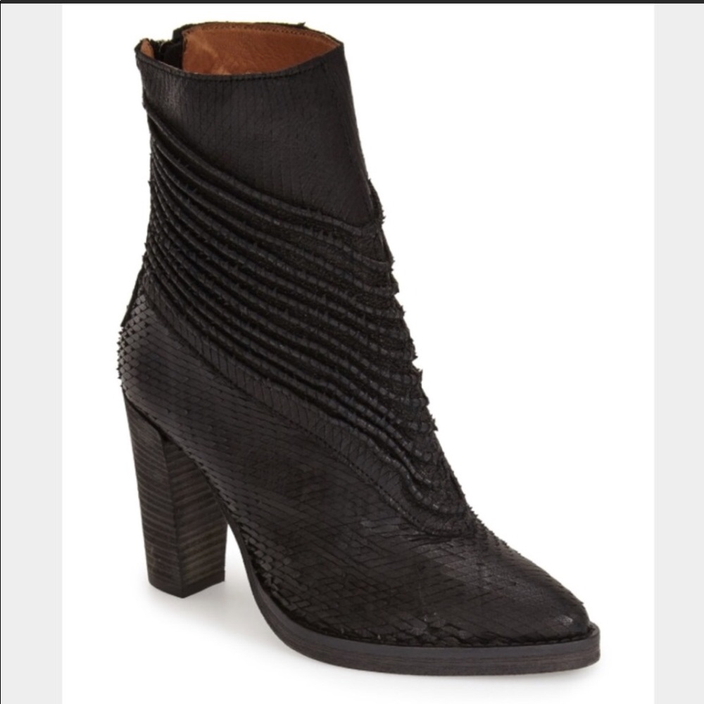 Free people barleda boots. Hardly worn.